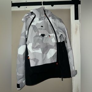 Montec Doom snowboard jacket